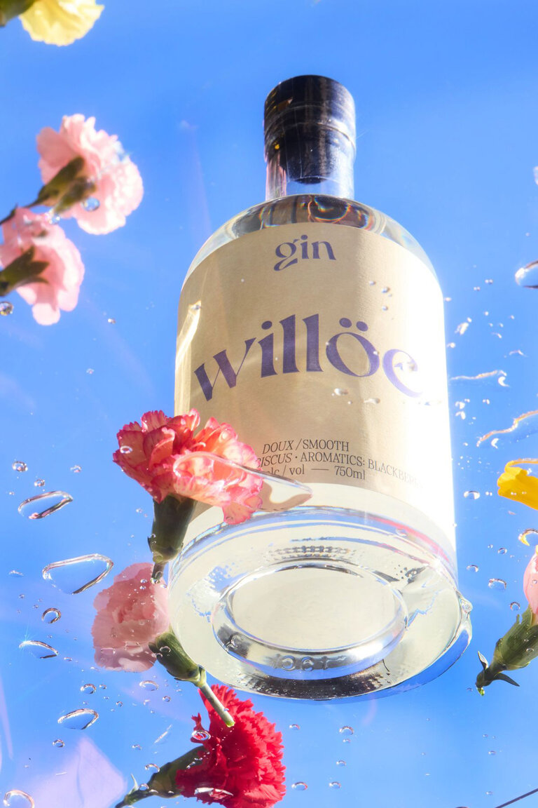 willoe gin bottle with flowers