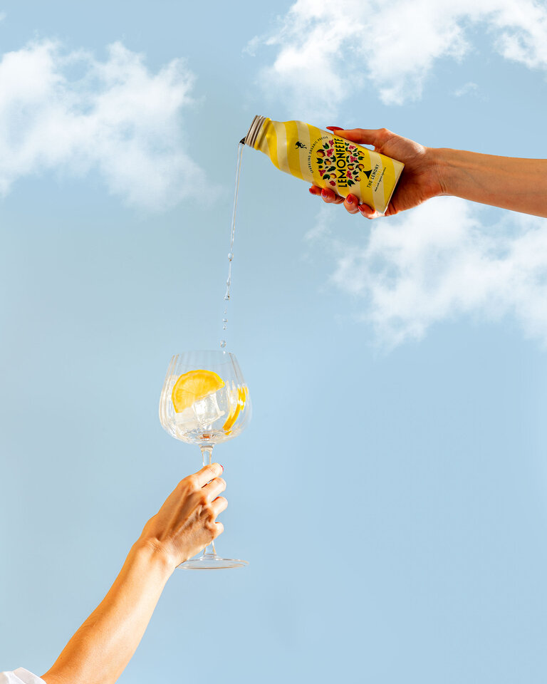 lemonfete drinks sky pour