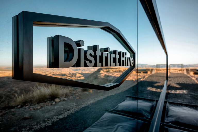 district hive logo close
